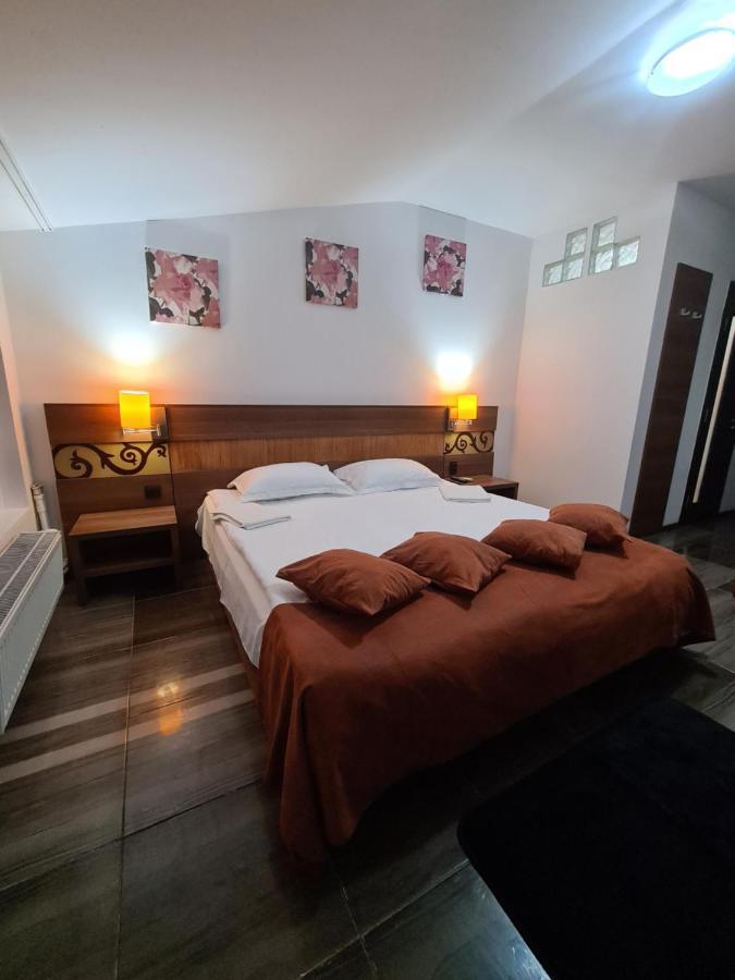 Garsoniera Privata Bed & Breakfast Bucharest Exterior photo